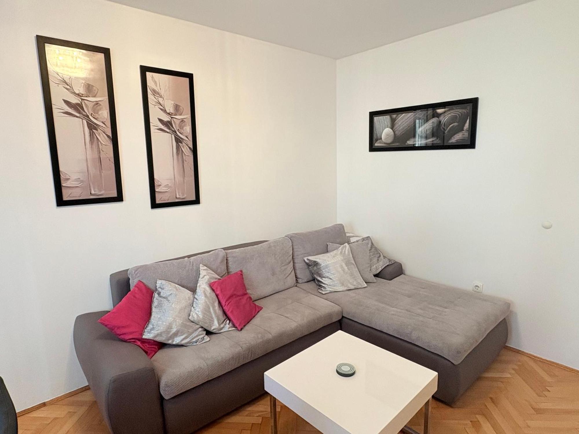 Andelina, Apartman *